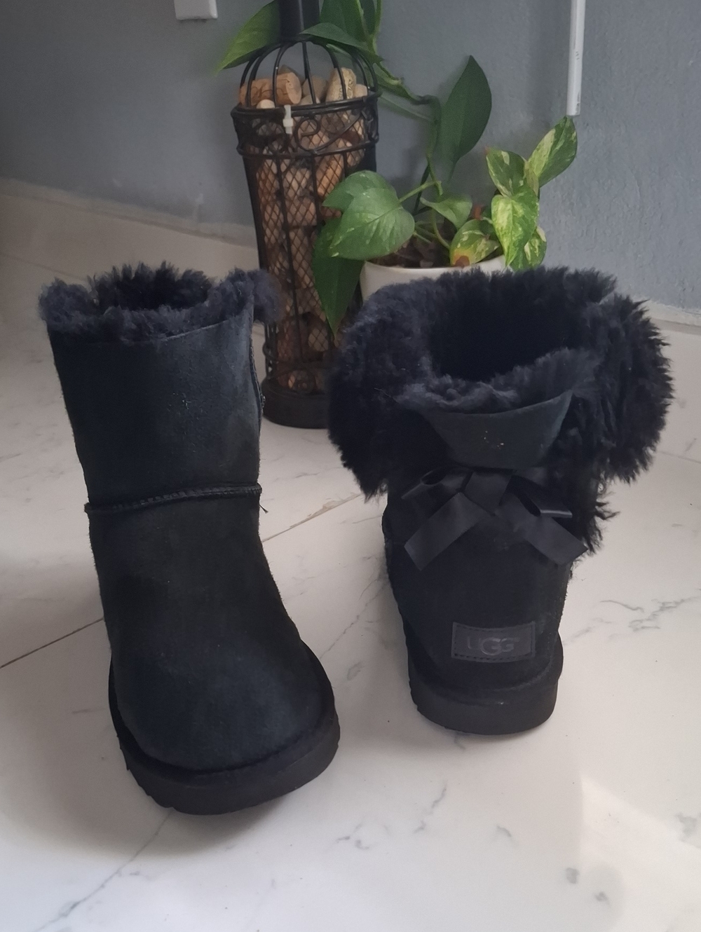 UGG Women Black Shearling Bow-Back Boots